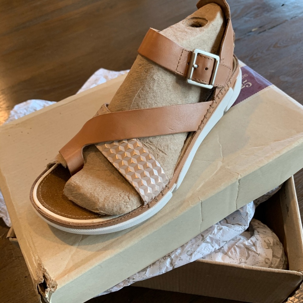 Clarks Tri Ariana Sandals size 5.0 US  EUR 35.5